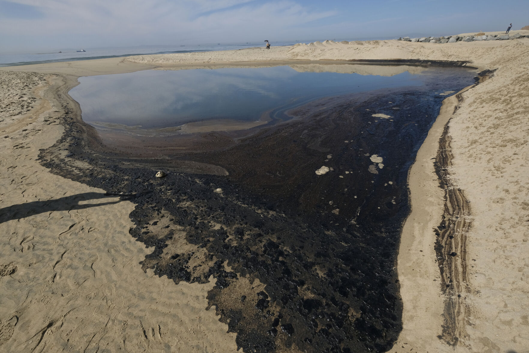 APTOPIX California Oil Spill